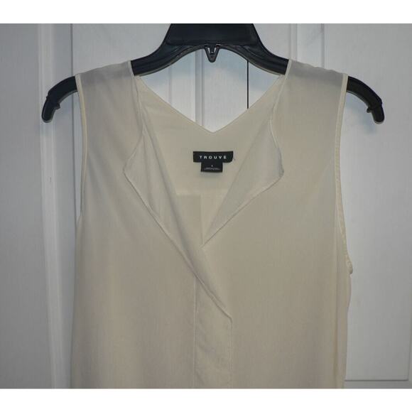 Trouve' Women's Fold Over Sleeveless V-Neck Silk Blouse in Beige Small $68 - Picture 2 of 3